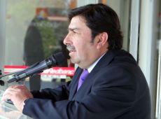 Alcalde Emilio Jorquera Inaugurando sucursal.JPG